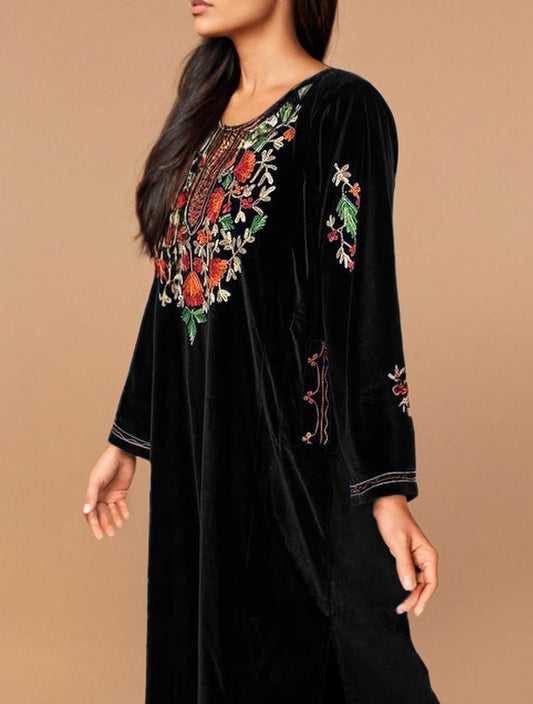 trueBrowns Black Velvet Embroidered Kurta Set | Swadesiicart