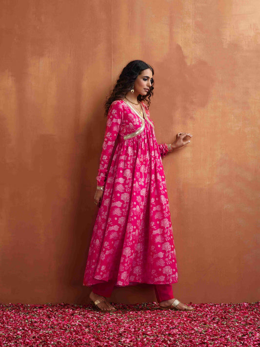 trueBrowns Red Print Flared Anarkali Kurta Set | Swadesiicart