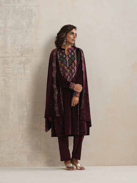 trueBrowns Purple Velvet Geometric Embroidered Kurta Pant Dupatta Set | Swadesiicart