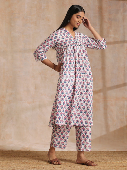 trueBrowns White With Pink Blue Floral Block Print Cotton Flared Slit Kurta Pant Set | Swadesiicart