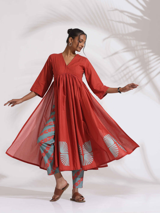 trueBrowns Red Cotton Print Flared Kurta Set | Swadesiicart