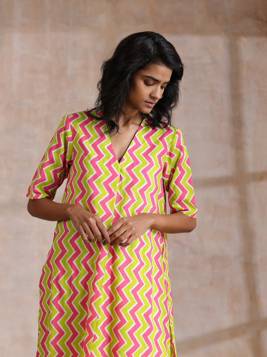 trueBrowns Lime Pink Zig-Zag Lines Print Cotton Kurta Pant Set | Relove | Swadesiicart