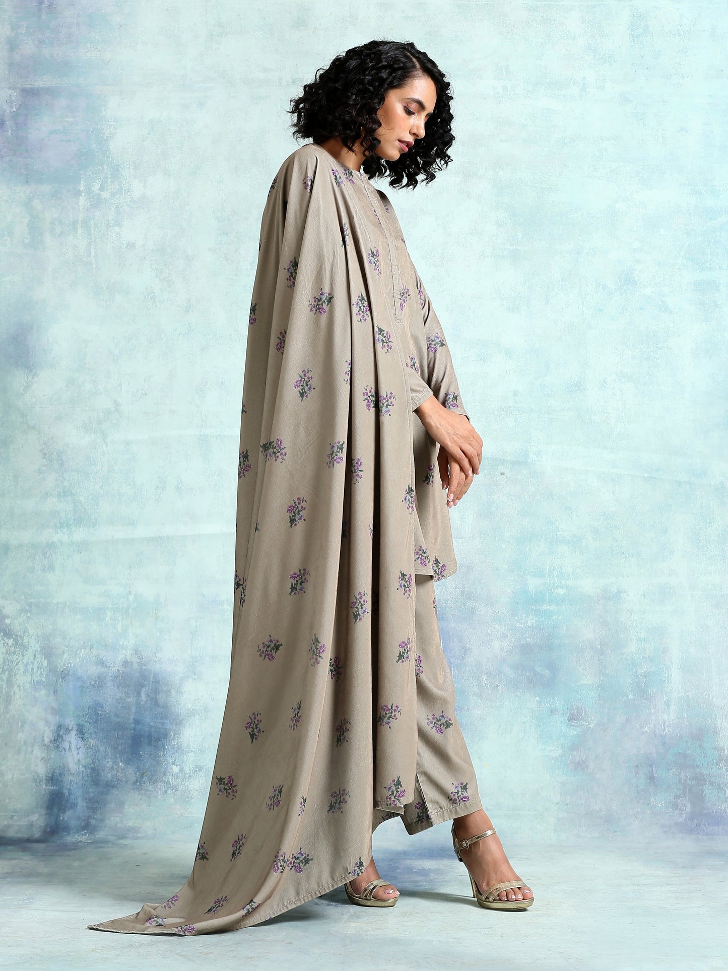 trueBrowns Sage Printed Velvet Shawl | Swadesiicart