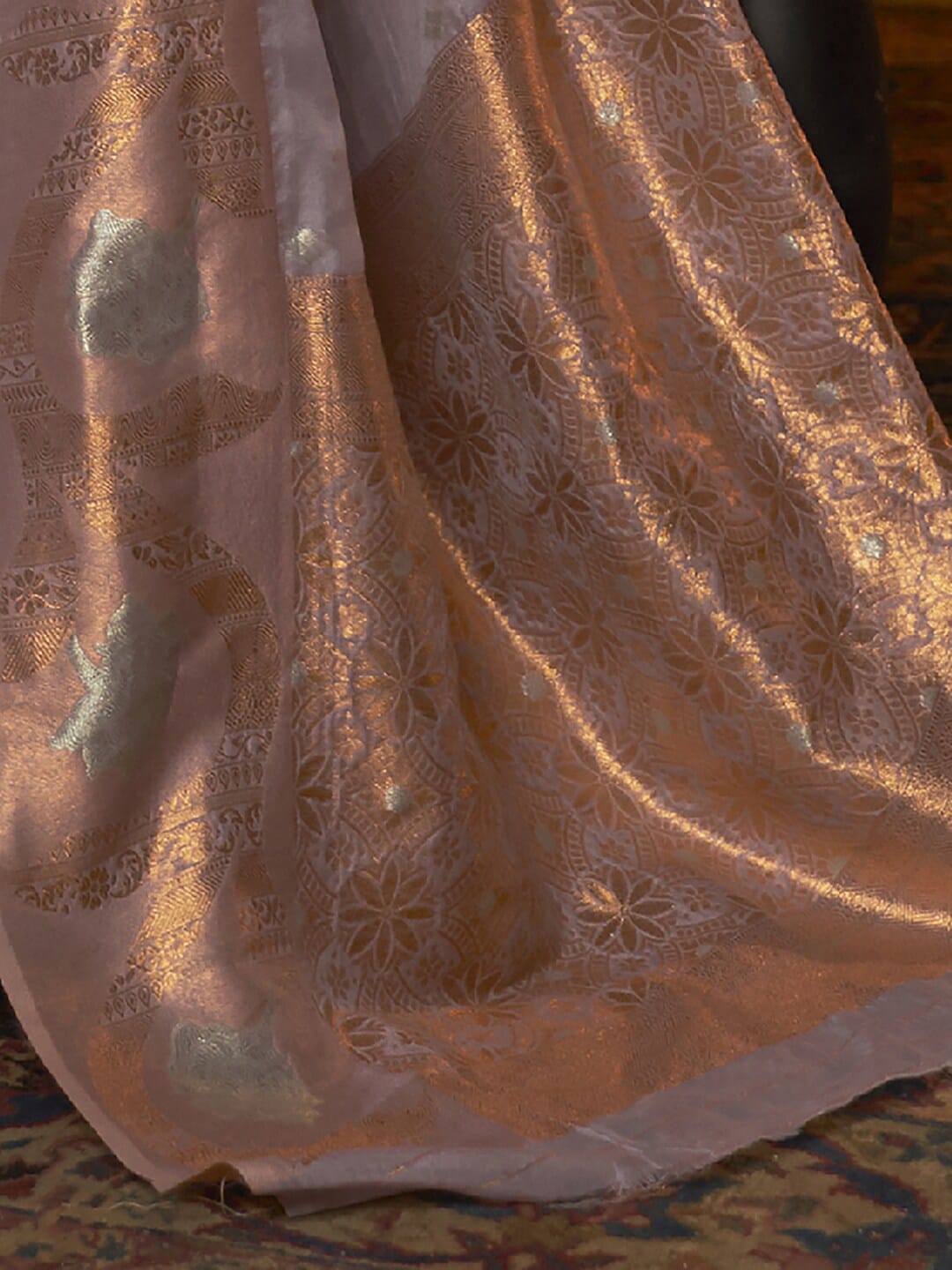 Mitera Lavender & Gold-Toned Ethnic Motifs Zari Silk Blend Banarasi Saree | Swadesiicart