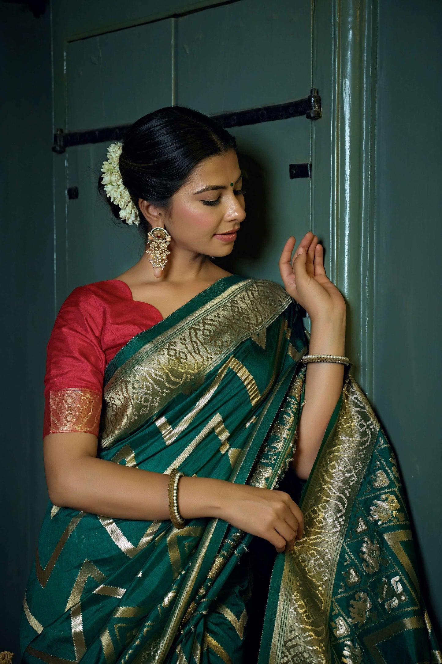 Vardha Phthalo Green Golden Zari Banarasi Silk Saree | Swadesiicart