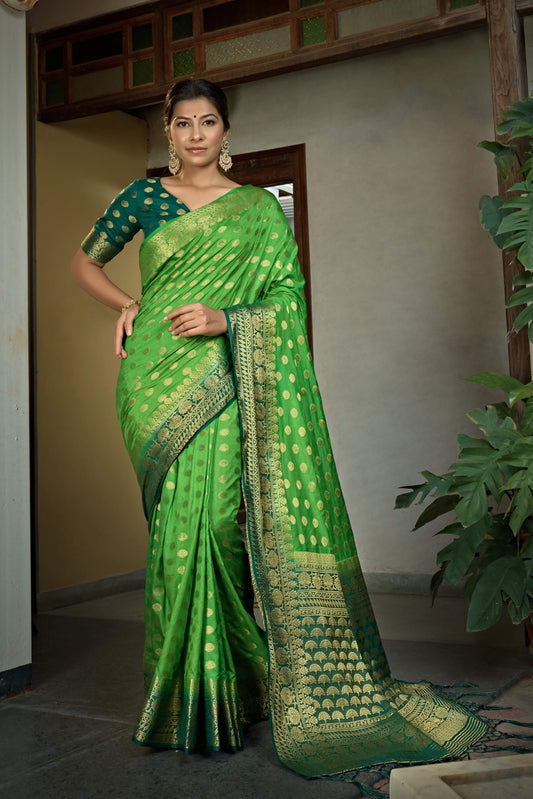 Vardha Emerald Green Banarasi Raw Silk Saree | Swadesiicart