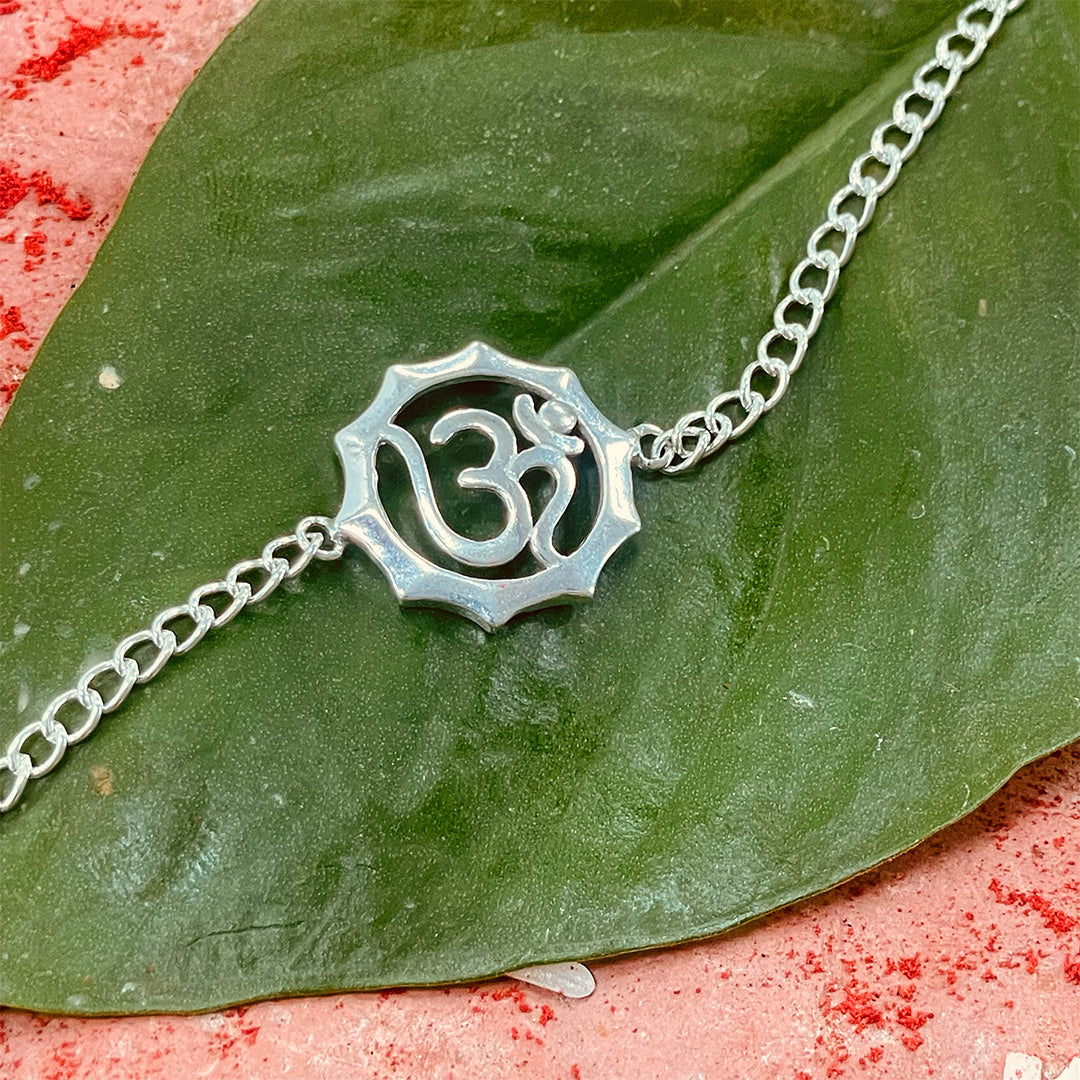 trueBrowns 925 Sterling Silver Embossed Om Silver Chain Rakhi | Swadesiicart