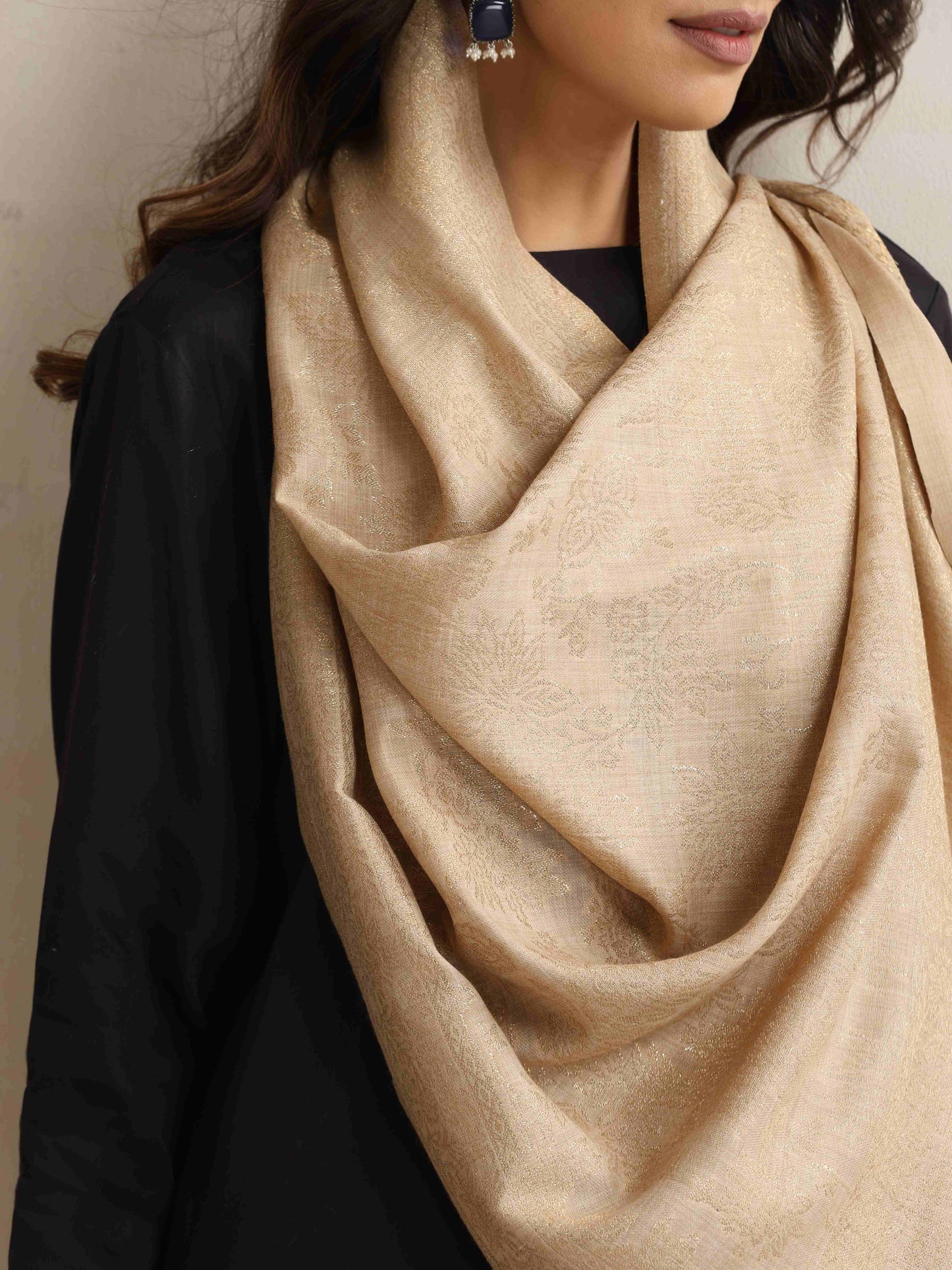 trueBrowns Beige Floral Jaal Woollen Stole | Swadesiicart