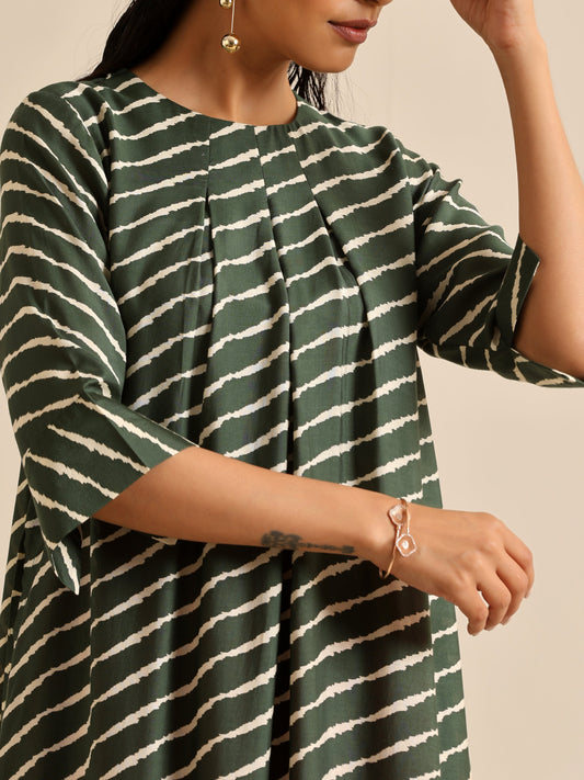 trueBrowns Dark Green Lehariya Printed Silk Kurta Pant Set | Swadesiicart