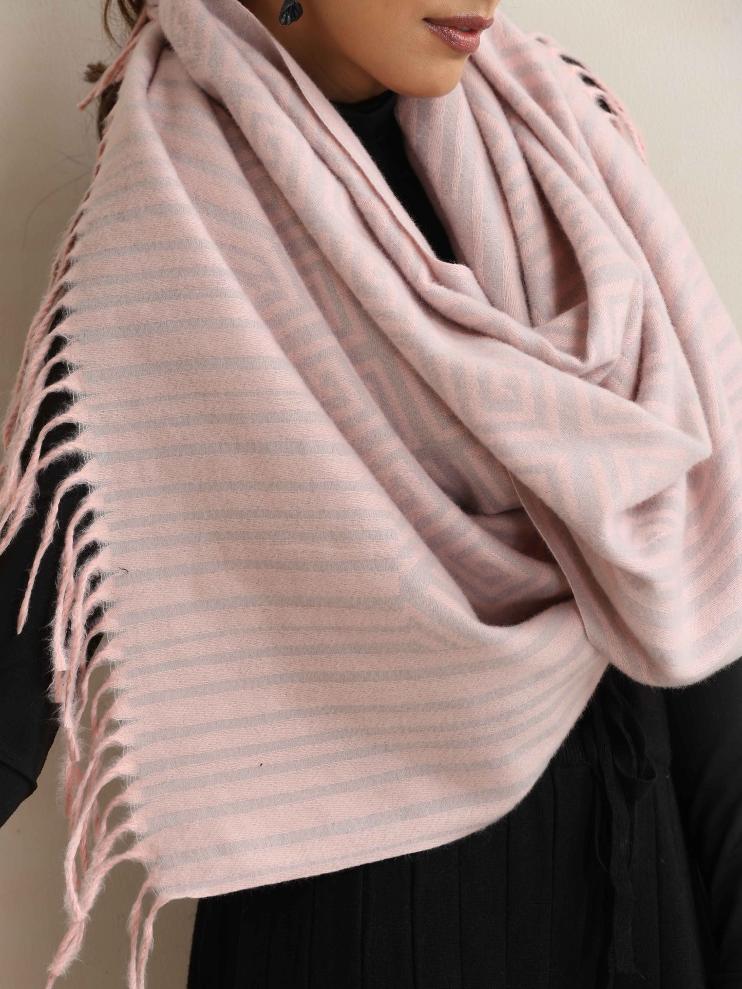trueBrowns Pink Geometric Woollen Stole | Swadesiicart