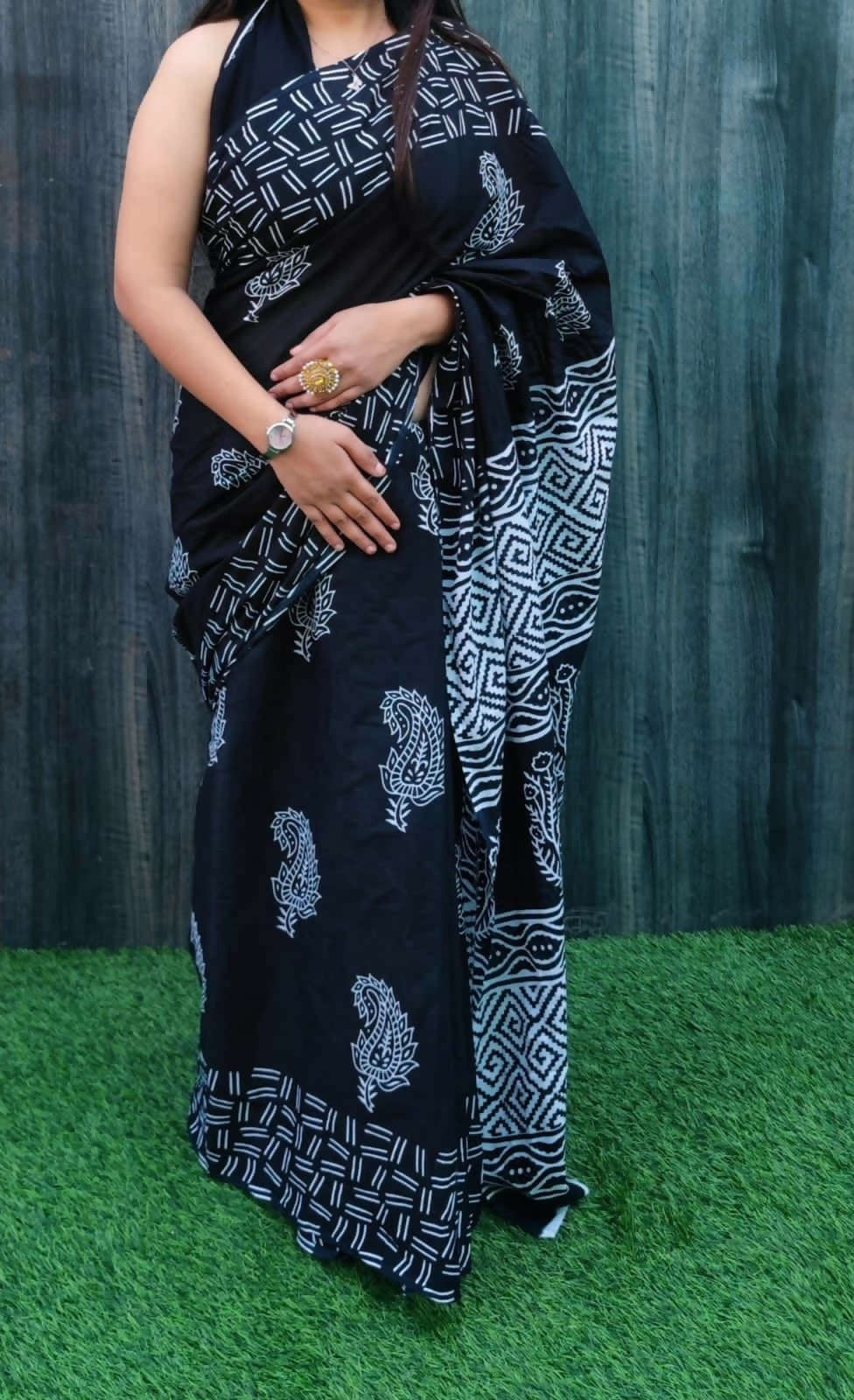 Exclusive Collection Black White Beautiful Mulmul Cotton Saree - Swadesiicart