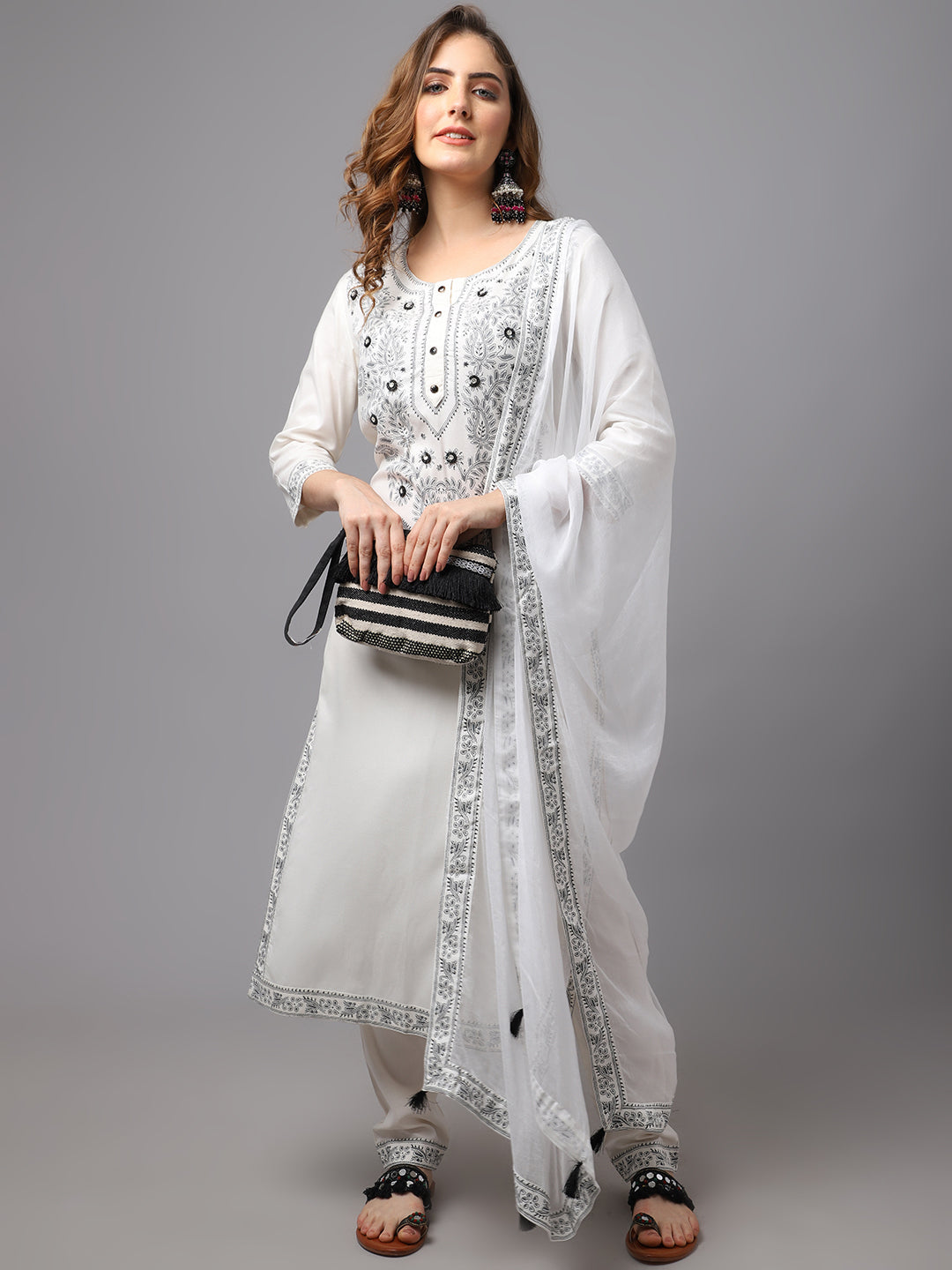 NOZ2TOZ Women's White Chinkankari Printed Kurta Set - Swadesiicart