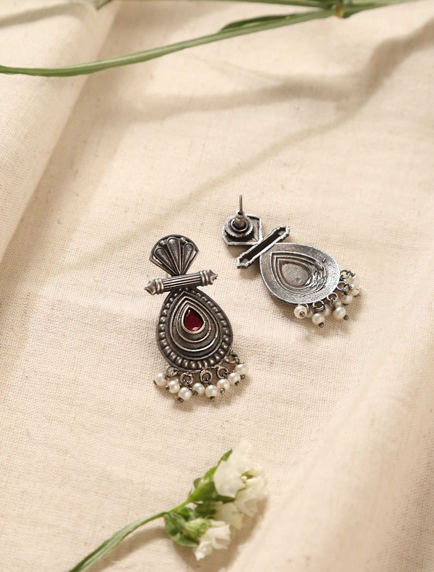 trueBrowns Silver Pearl Bead Earrings | Swadesiicart