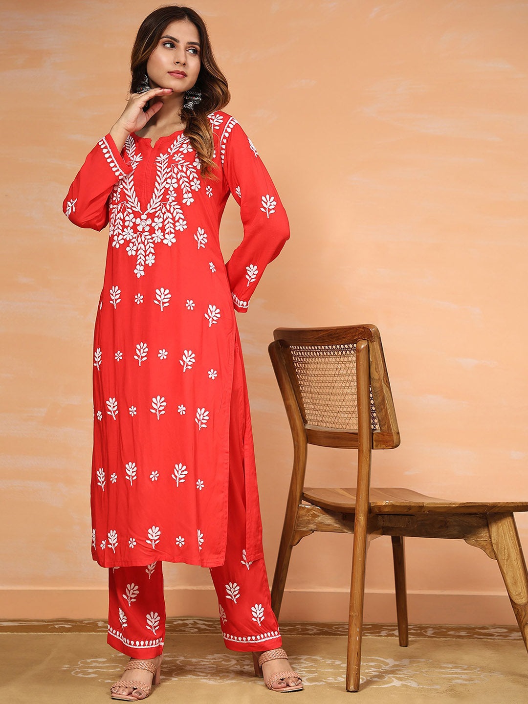 HOUSE OF KARI Floral Embroidered Chikankari Pure Cotton Straight Kurta With Trousers | Swadesiicart