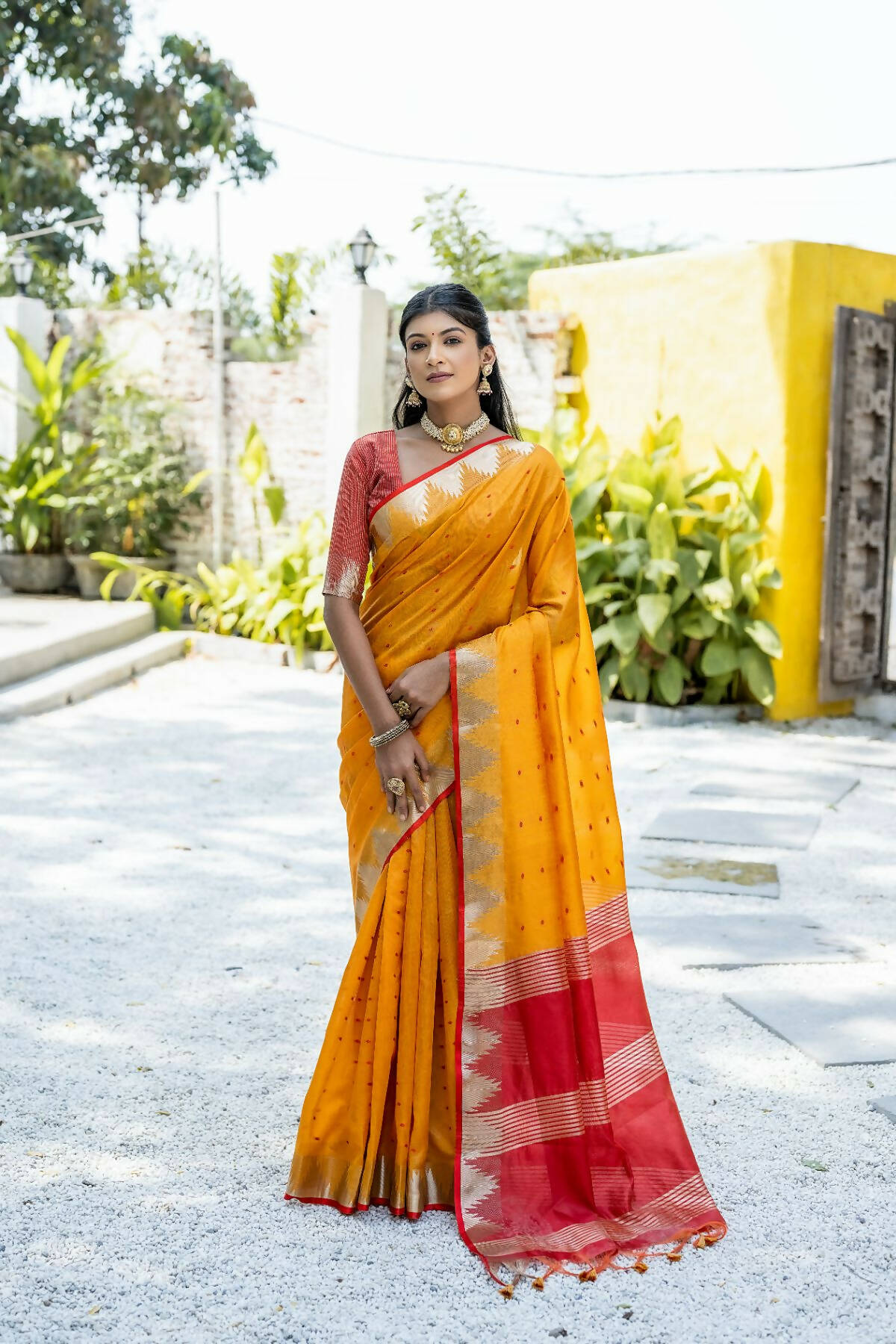 Vishnu Weaves Women's Mustard Raw Silk Zari Woven Saree with Blouse - Swadesiicart