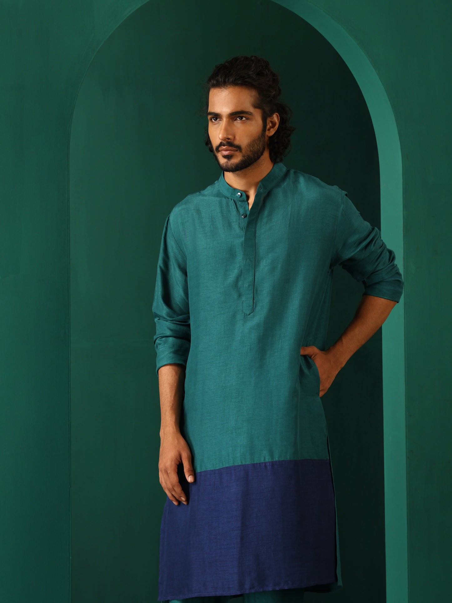trueBrowns Men's Blue Color Block Silk Long Kurta | Swadesiicart