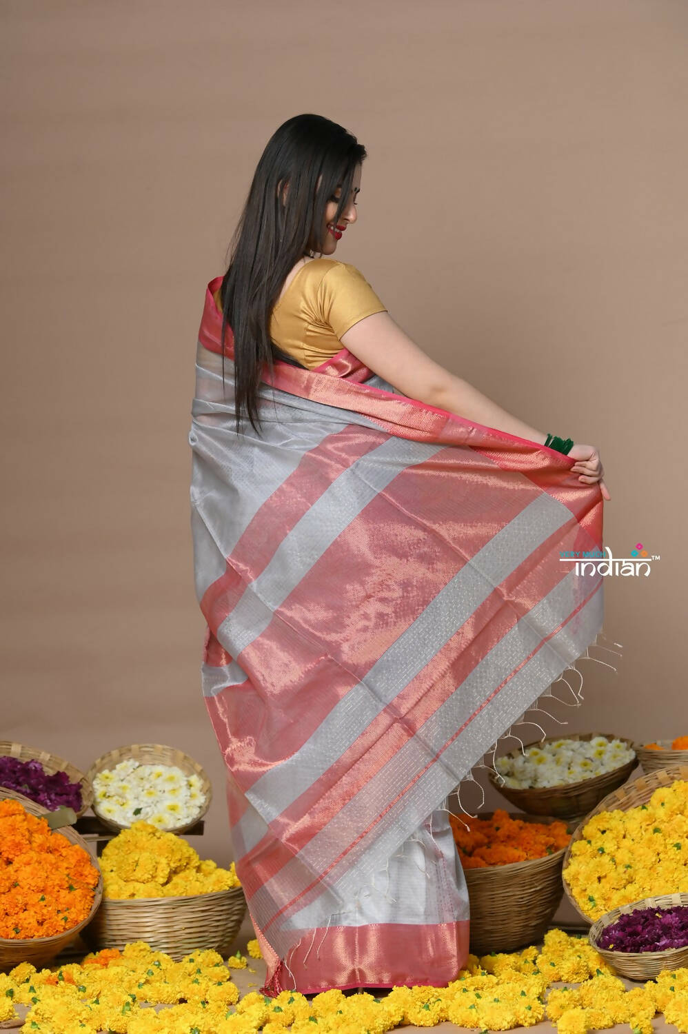 Very Much Indian Rajsi - Handloom Ari Checks Cotton Silk Saree With Golden Border - Grey | Swadesiicart