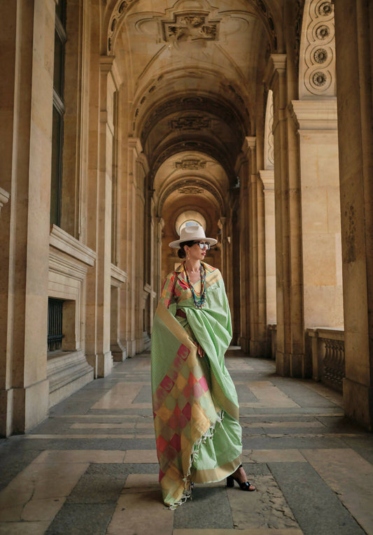 Envy Greensoft Handloom Sik Zari & Thread Work, Contrast Pallu Saree - Rajtex Kube Silk - Swadesiicart