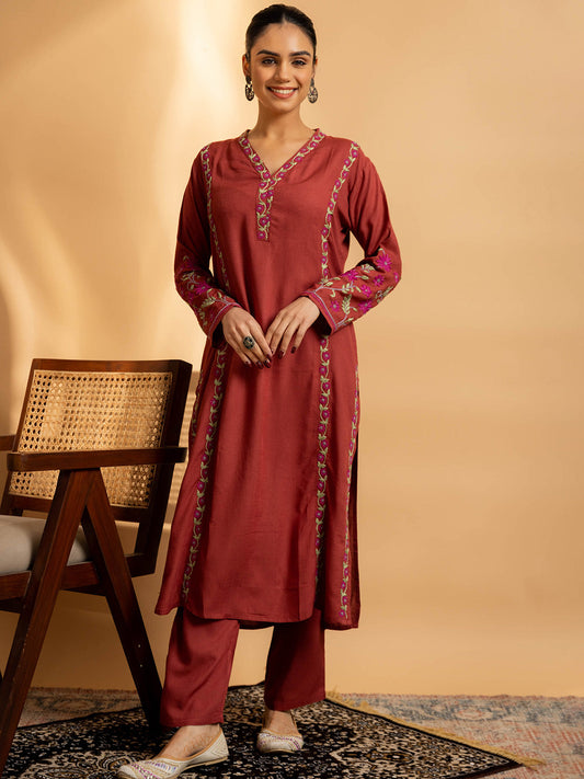 HOUSE OF KARI Floral Embroidered Regular Chikankari Kurta with Trousers | Swadesiicart