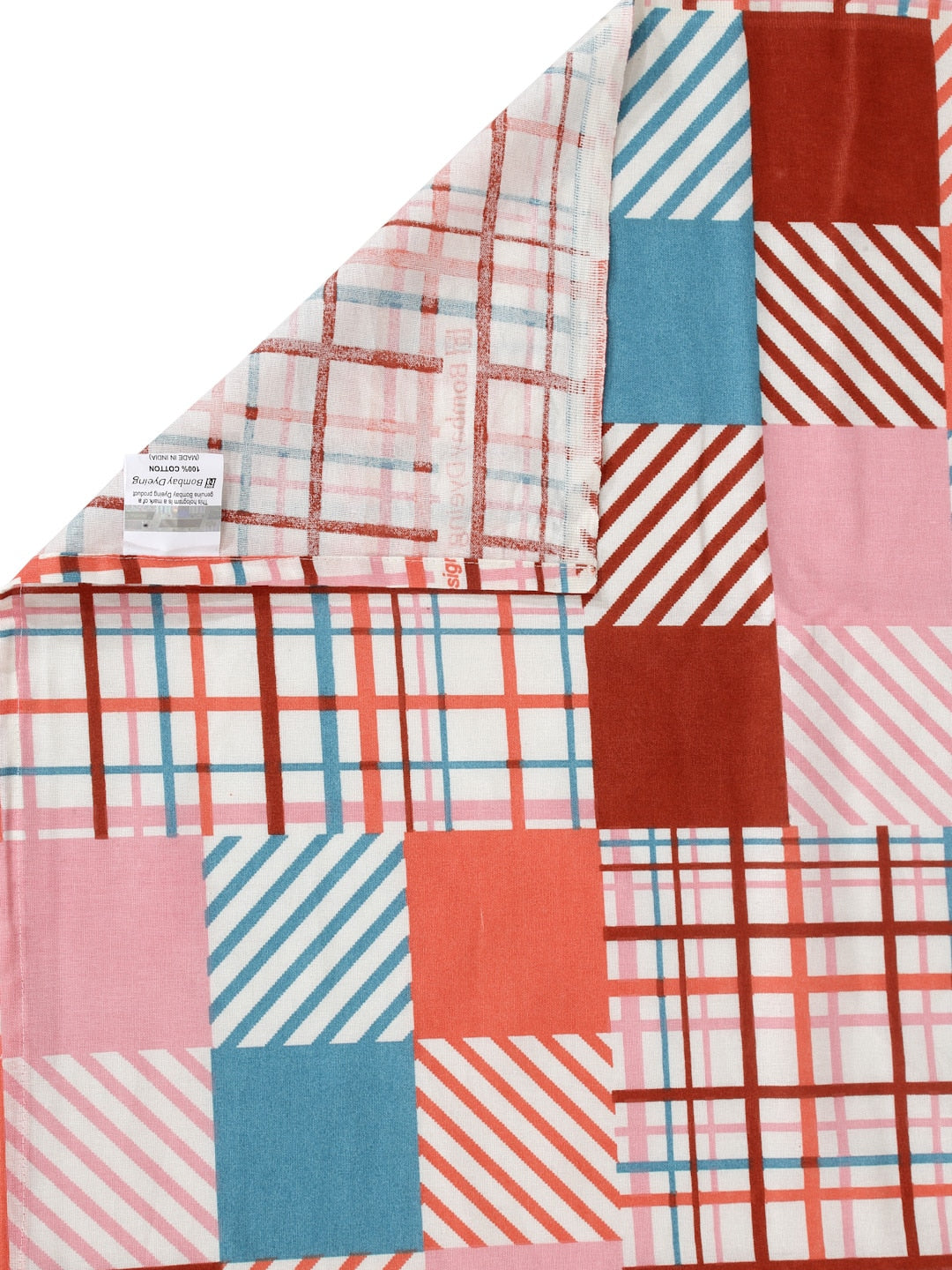 BOMBAY DYEING Marigold Pink Geometric Cotton 104 TC King Bedsheet & 2 Pillow Covers - Swadesiicart