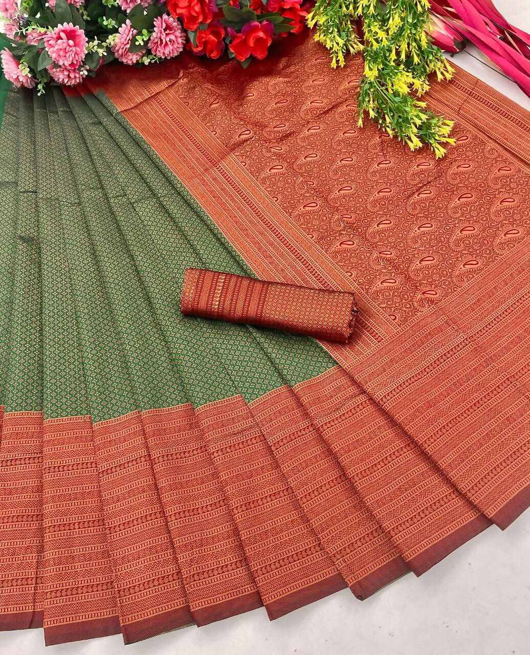 DEIANA'S Beautiful Designer Golden zari Soft Lichi Silk Saree - B Green - Swadesiicart