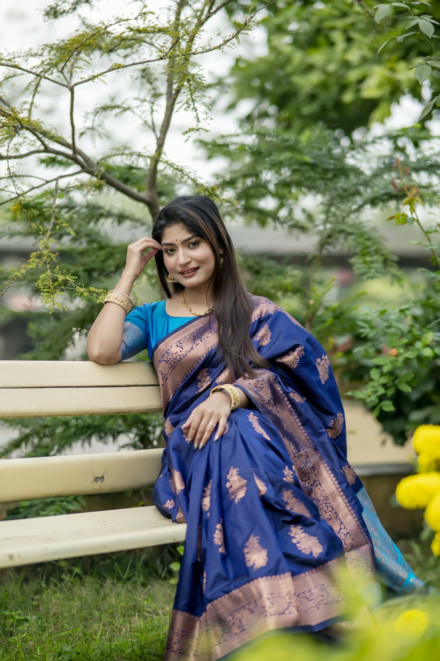 Vishnu Weaves Women's Navy Banarasi Silk Saree with Blouse - Swadesiicart