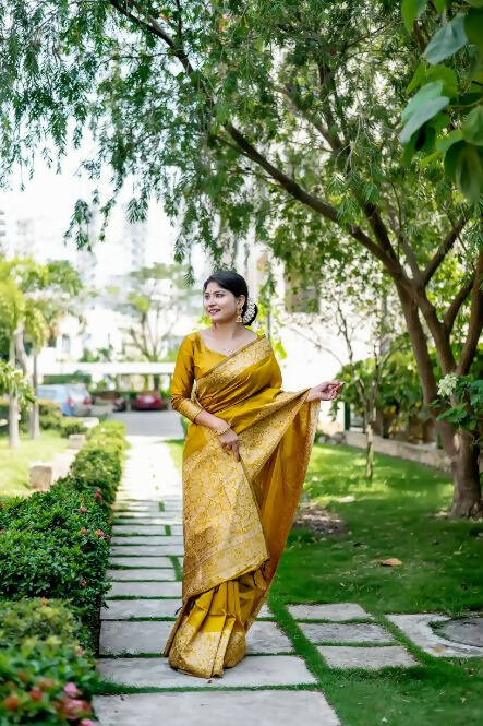 Vishnu Weaves Women's Yellow Handloom Raw Silk Woven Border Saree with Unstitched Blouse - Swadesiicart