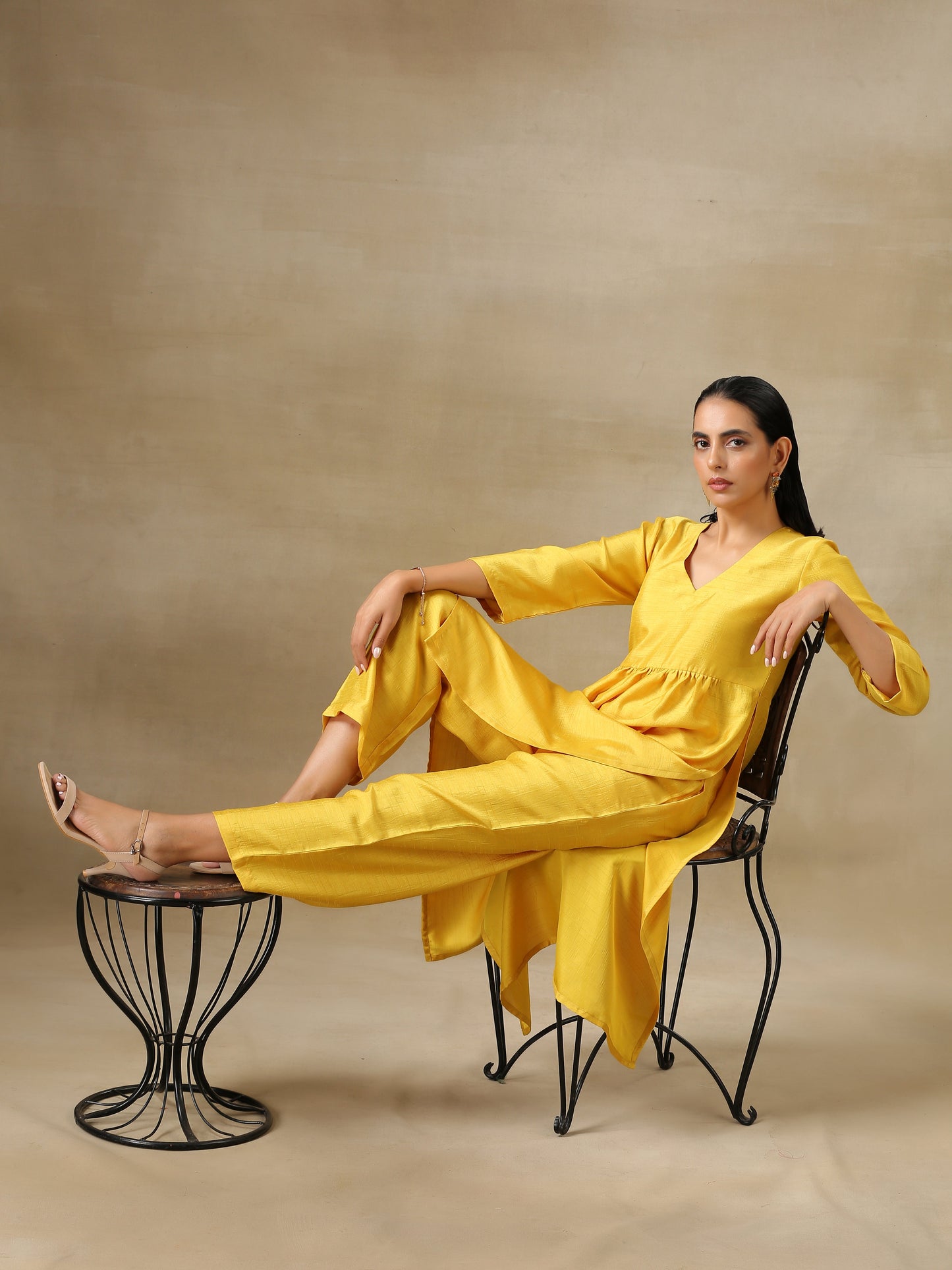 trueBrowns Yellow Textured Silk High Slit Gathered Kurta Set | Swadesiicart