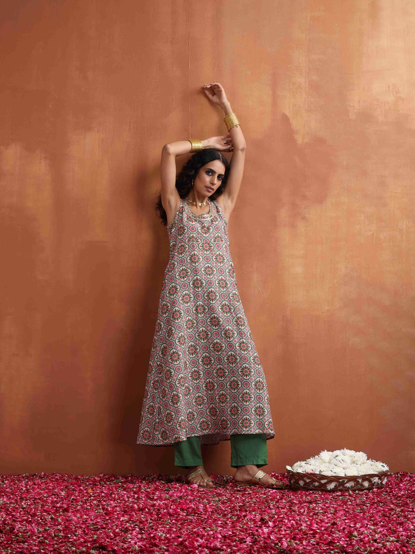trueBrowns Off White Print Flared Anarkali Kurta Set | Swadesiicart