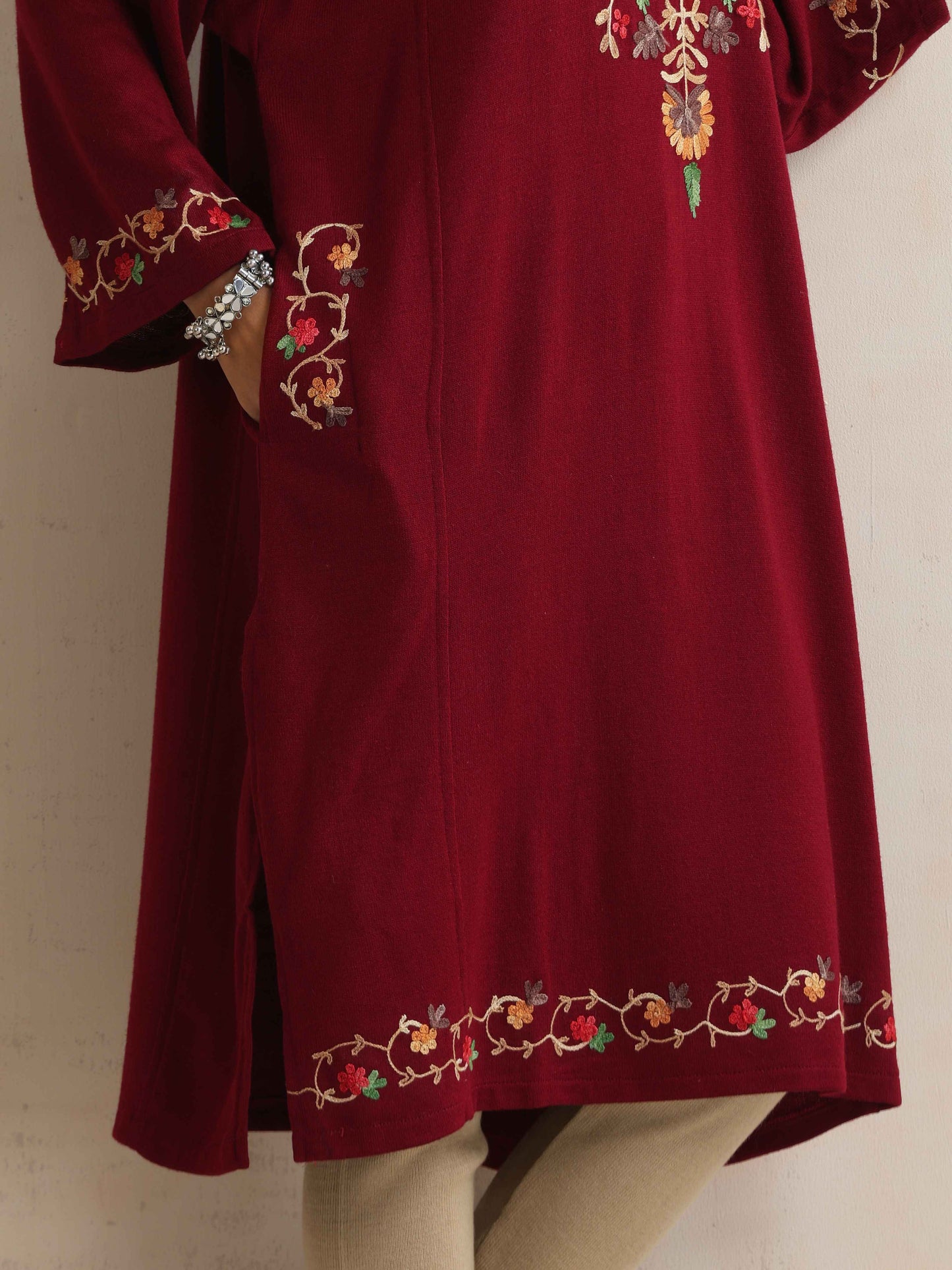 trueBrowns Maroon Kashmiri Floral Embroidered Woollen Phiran Kurta | Swadesiicart