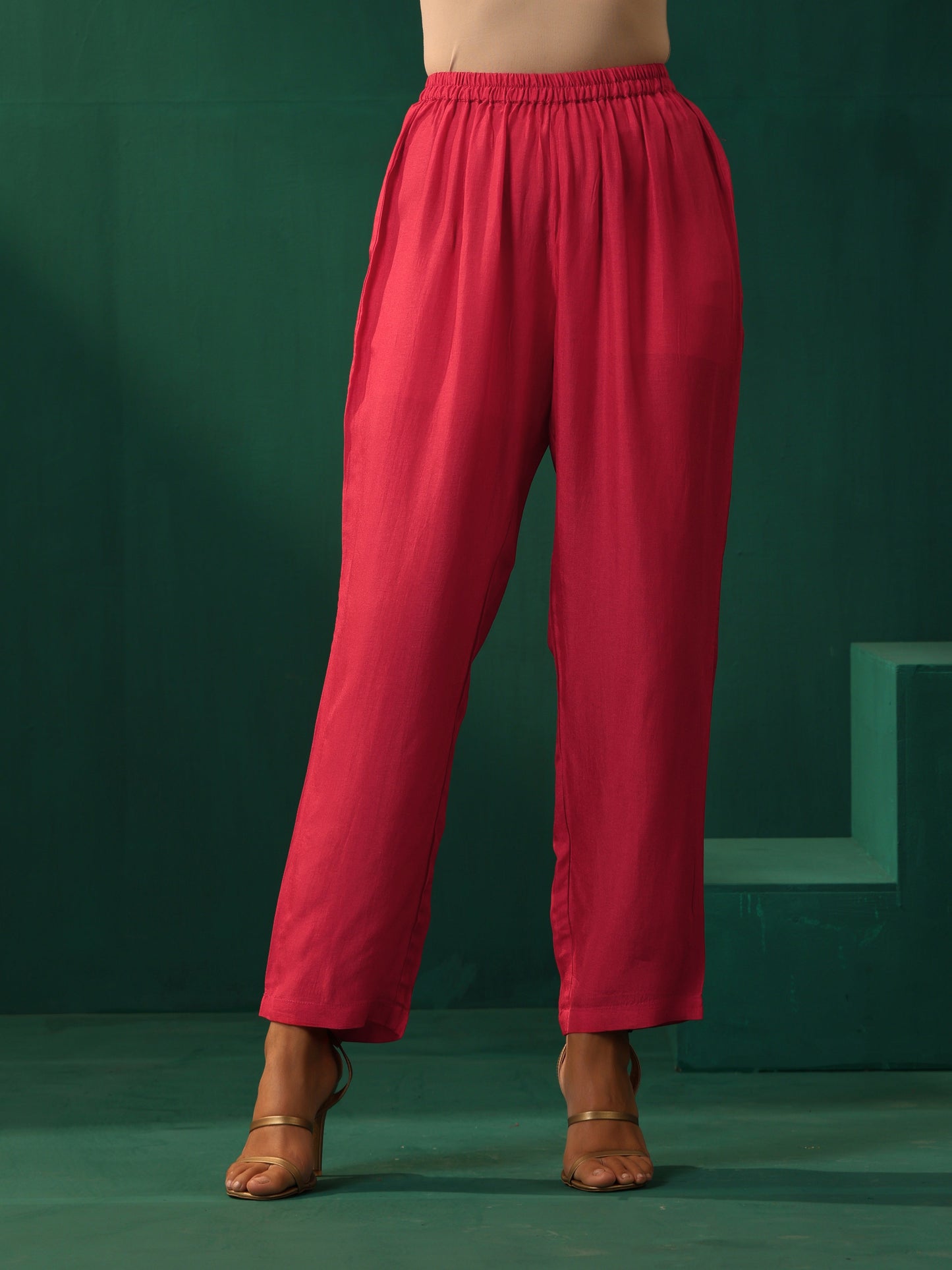 trueBrowns Pink Floral Viscose Silk Round Neck Puff Sleeve Kurta Pant Set | Swadesiicart
