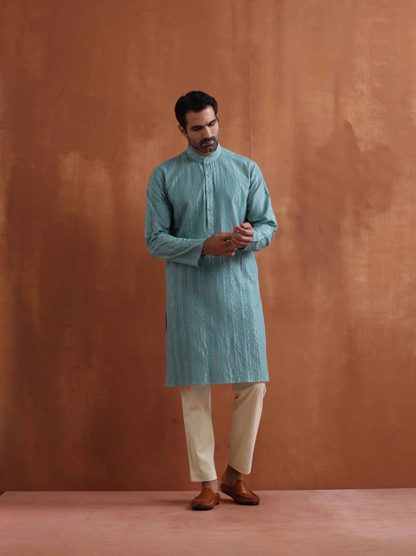 trueBrowns Men's Green Textured Cotton Dobby Kurta | Swadesiicart