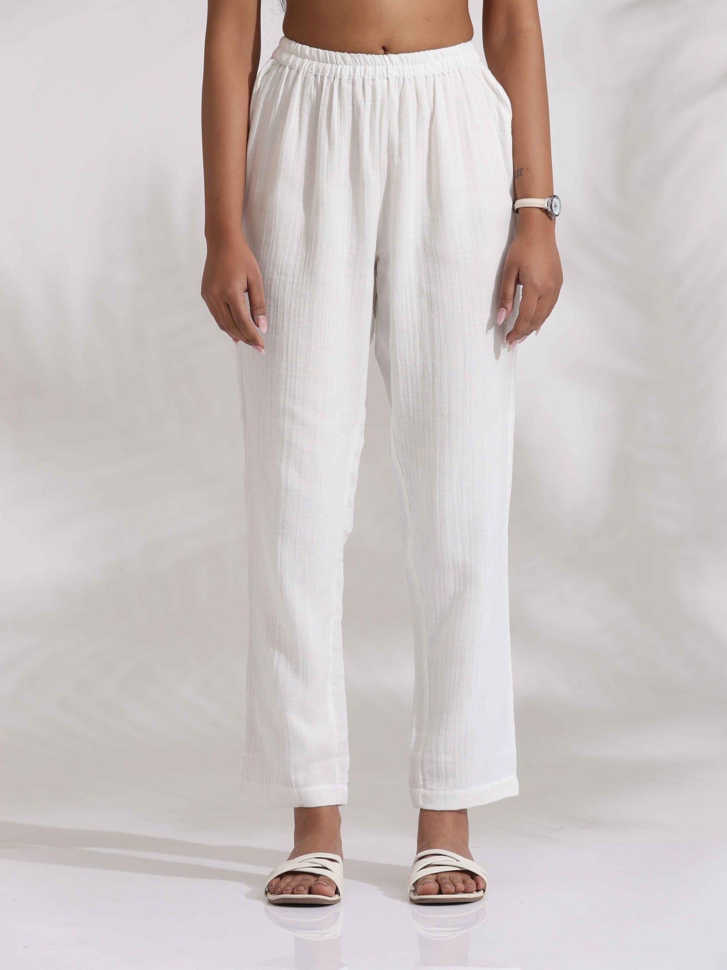 trueBrowns White Cotton Embroidered Kurta Co-ord Set - Swadesiicart