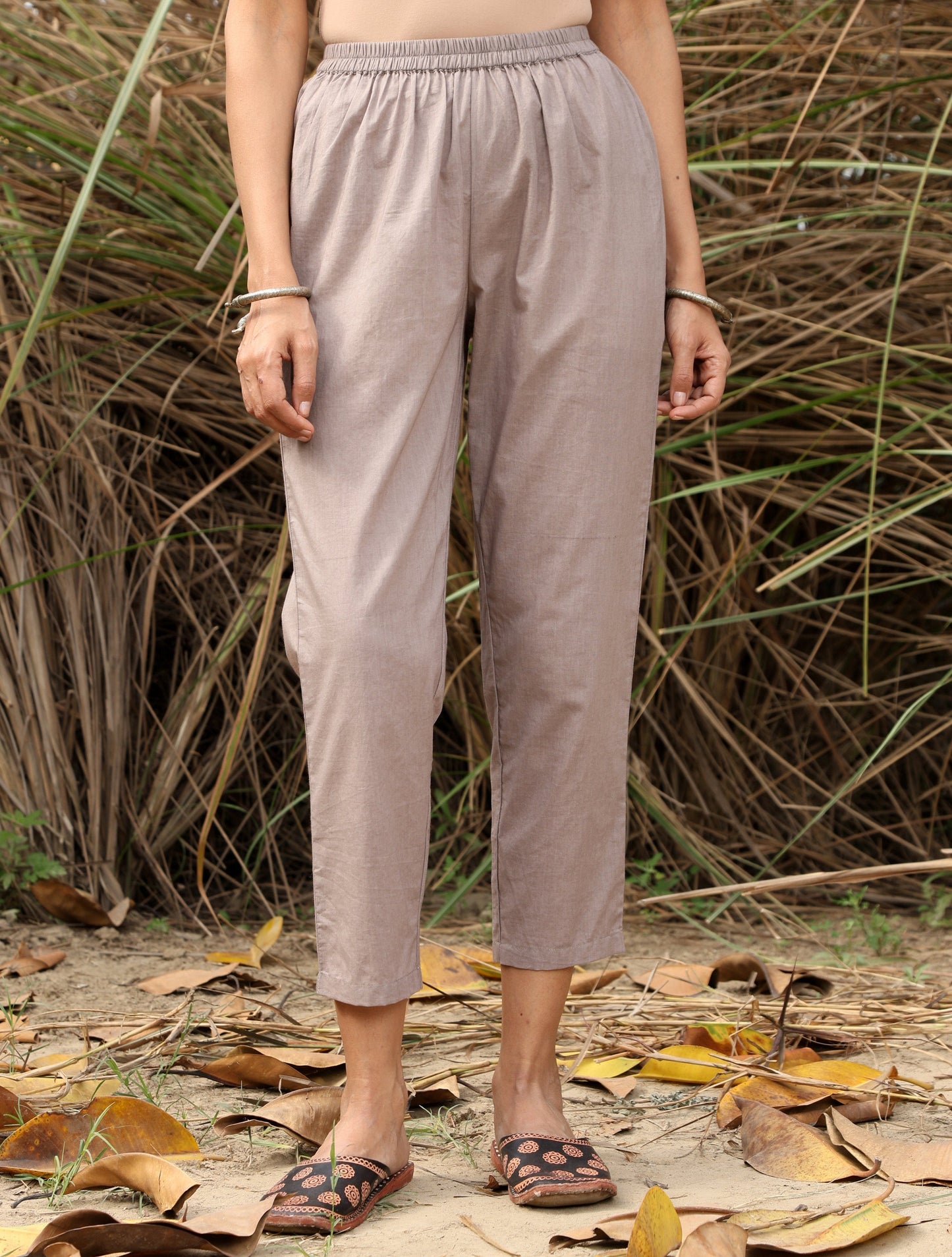 trueBrowns Grey Cotton Embroidered S/L Kurta Set | Swadesiicart
