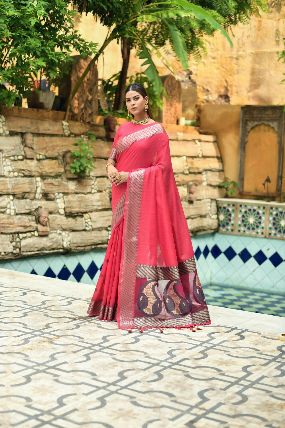 Vishnu Weaves Women's Rani Pink Cotton Silk Zari Woven Butta Work Saree with Blouse - Swadesiicart