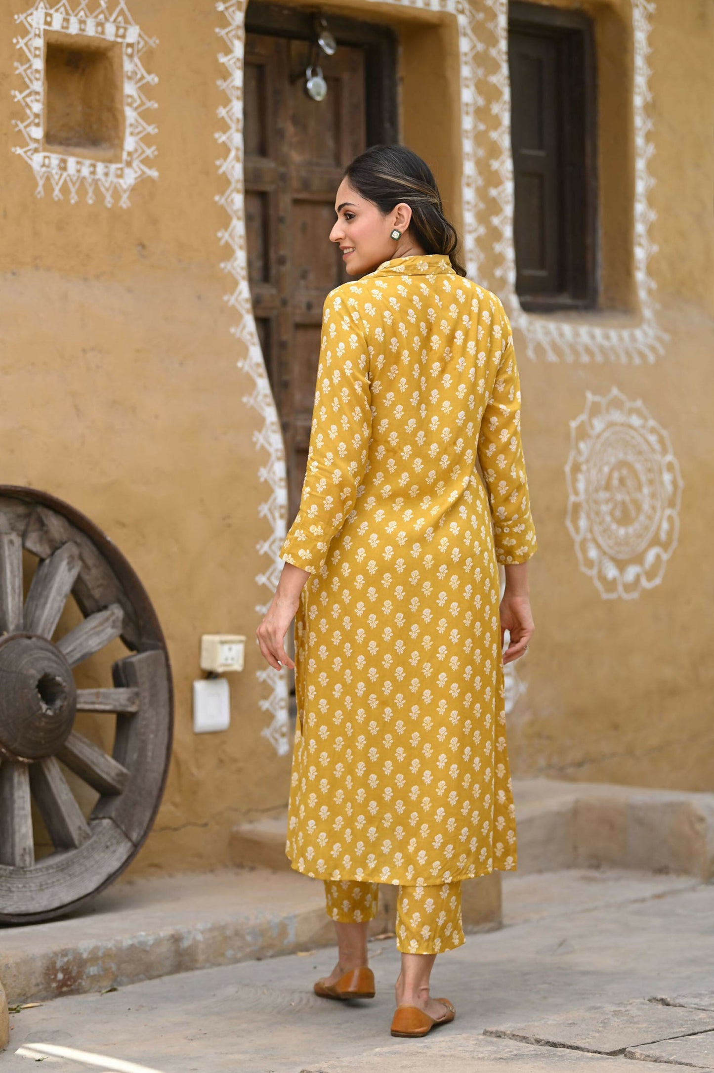 Jyoti Fashion Women's Mustard Pure Muslin Heavy Digital Printed Kurta Pant Set | Swadesiicart