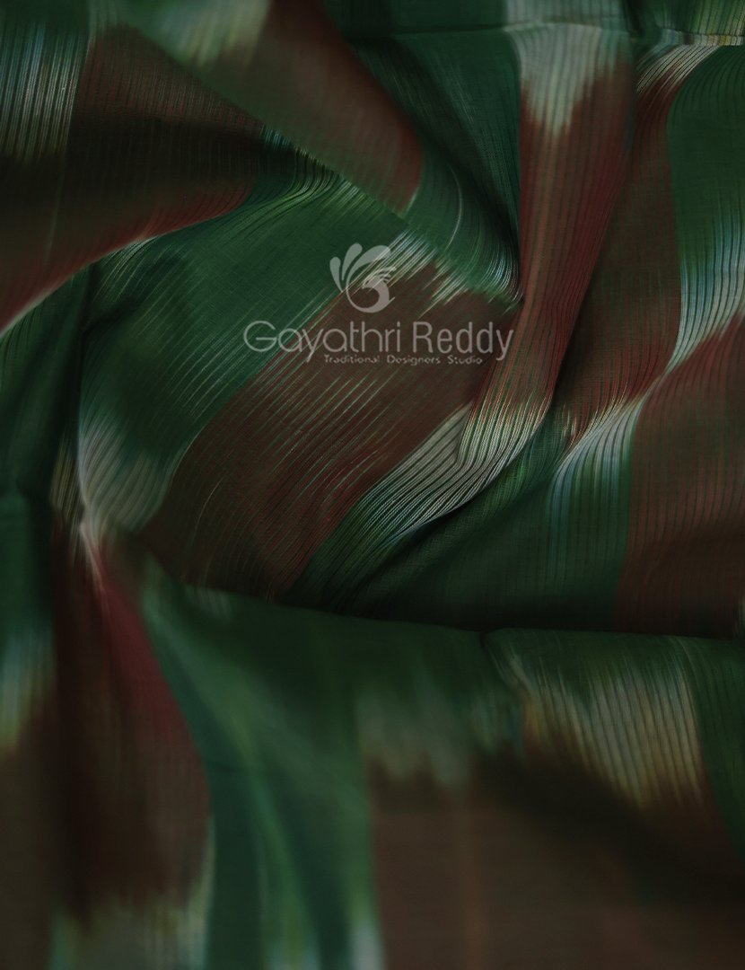 Dual Shades of Bottle Green And Maroon Mangalagiri Ikkat Cotton Saree By Gayathri Reddy Designer Studio | Swadesiicart