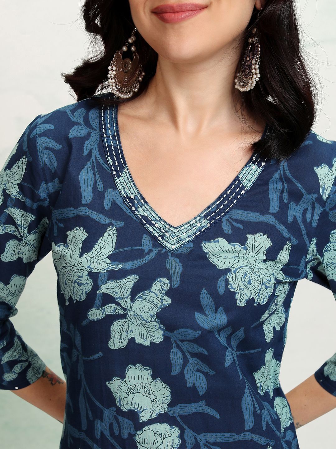 Vishudh Floral Printed V-Neck Cotton Straight Kurta - Swadesiicart