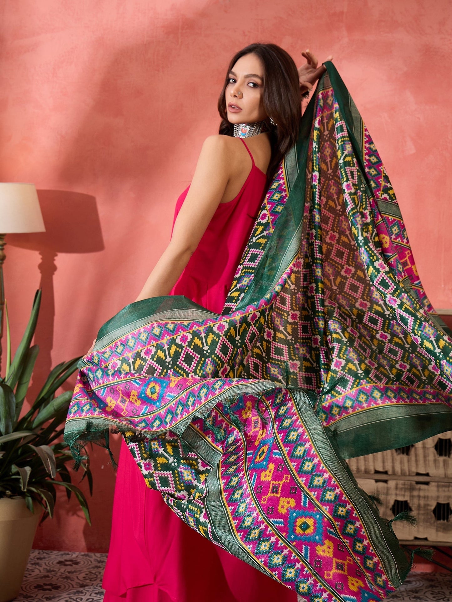 InWeave Fuchsia Strappy Kurta Set Green Patola Dupatta - Swadesiicart