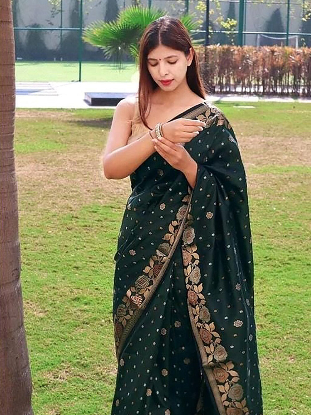 Kalini Floral Woven Design Zari Banarasi Saree | Swadesiicart