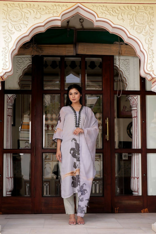 Vaasva Women Grey Tabby Slik Print & Embroidered Kurta, Pant & Dupatta Straight | Swadesiicart