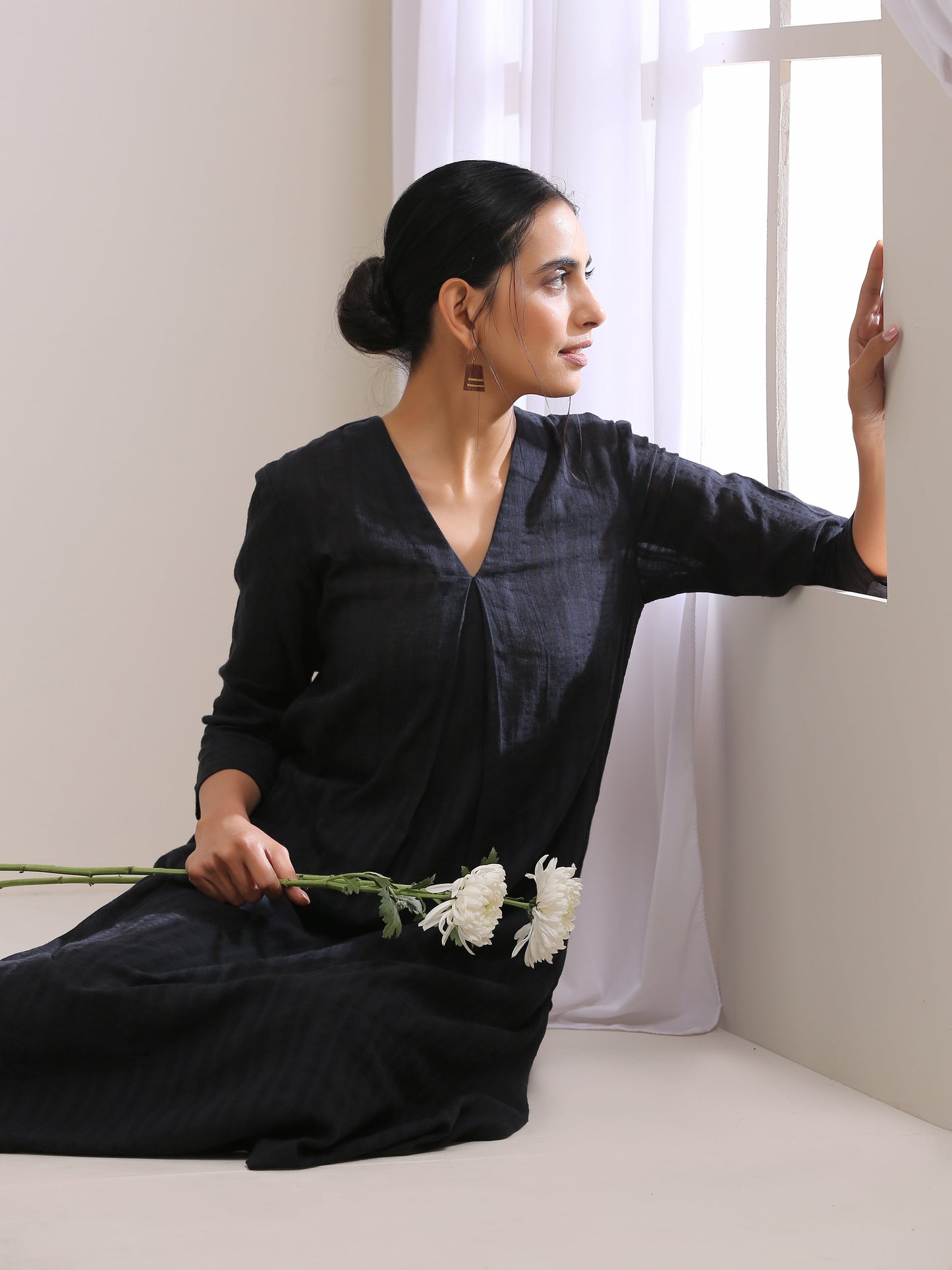 trueBrowns Black Dobby Neck Pleat Kurta Pant Set | Swadesiicart