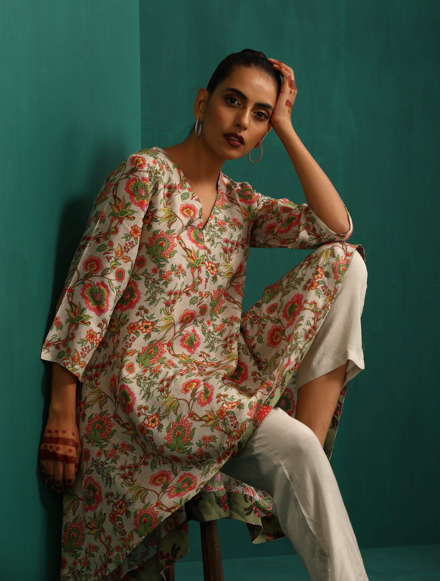 trueBrowns Off white Floral Jaal Muslin Silk Printed High Low Co-ord Set - Swadesiicart