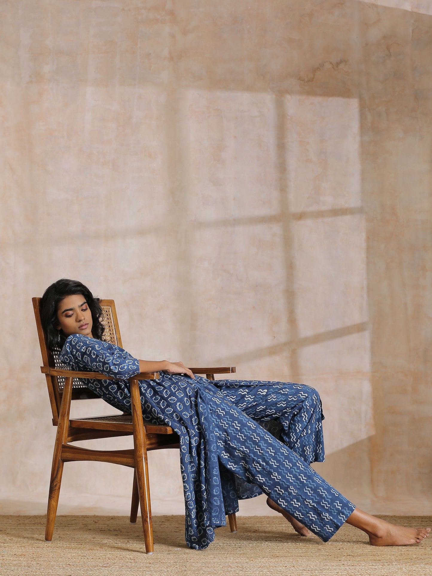 trueBrowns Indigo Dabu Floral Print Cotton Kurta Pant Set | Swadesiicart