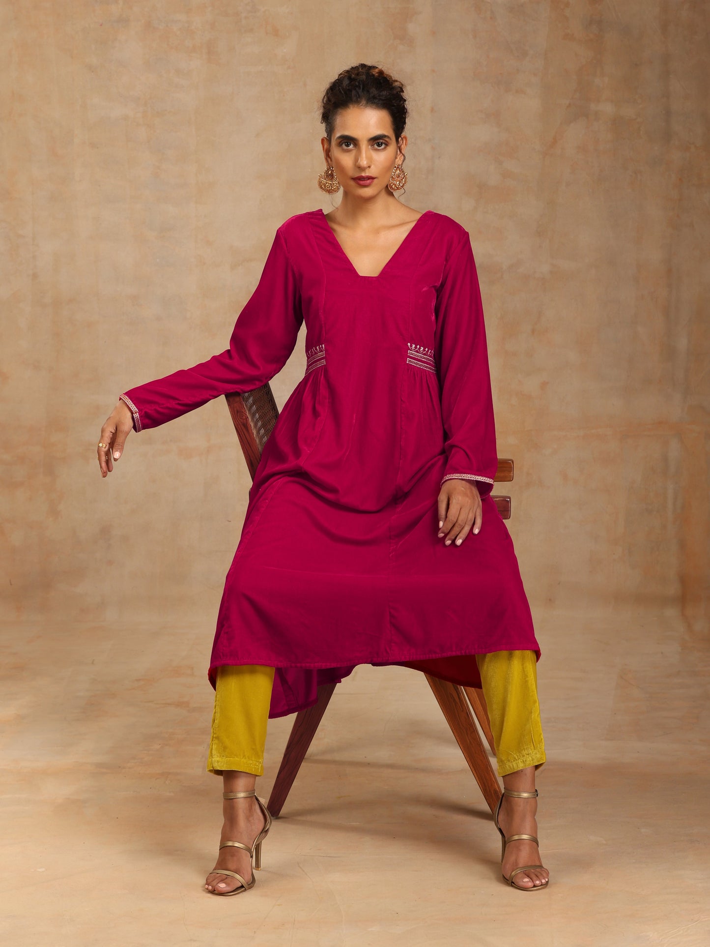 trueBrowns Rani Pink Velvet Embroidered Kurta | Swadesiicart