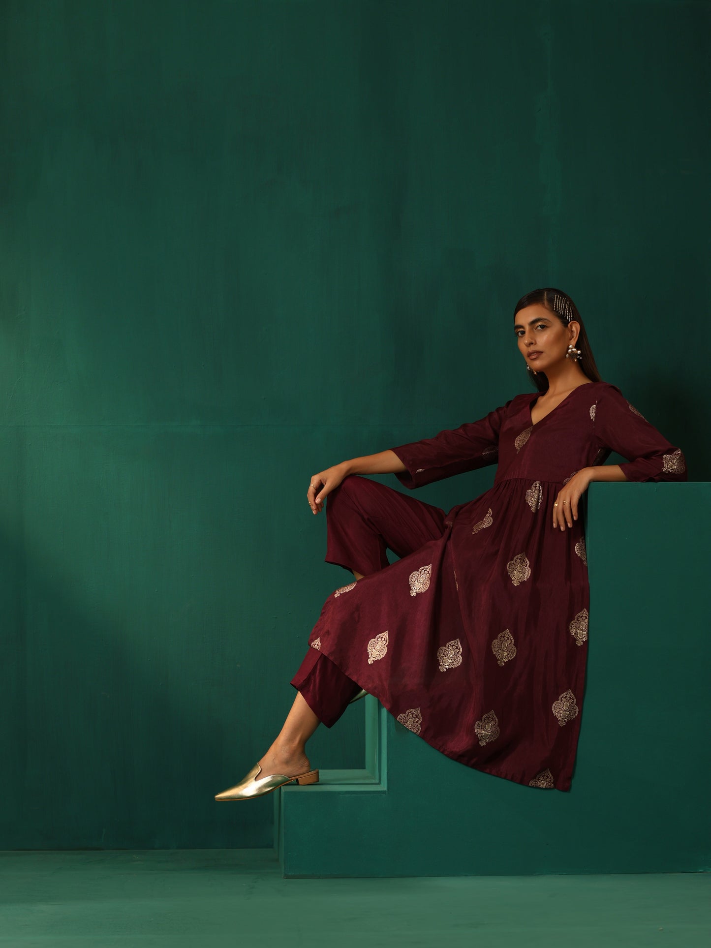trueBrowns Wine Geometric Viscose Silk High Slit Kurta Pant Set | Swadesiicart