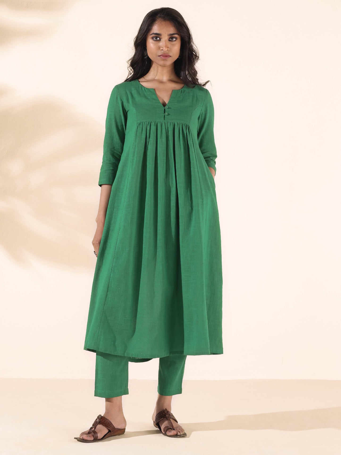 trueBrowns Green Cotton Long Kurta Pant Set | Swadesiicart
