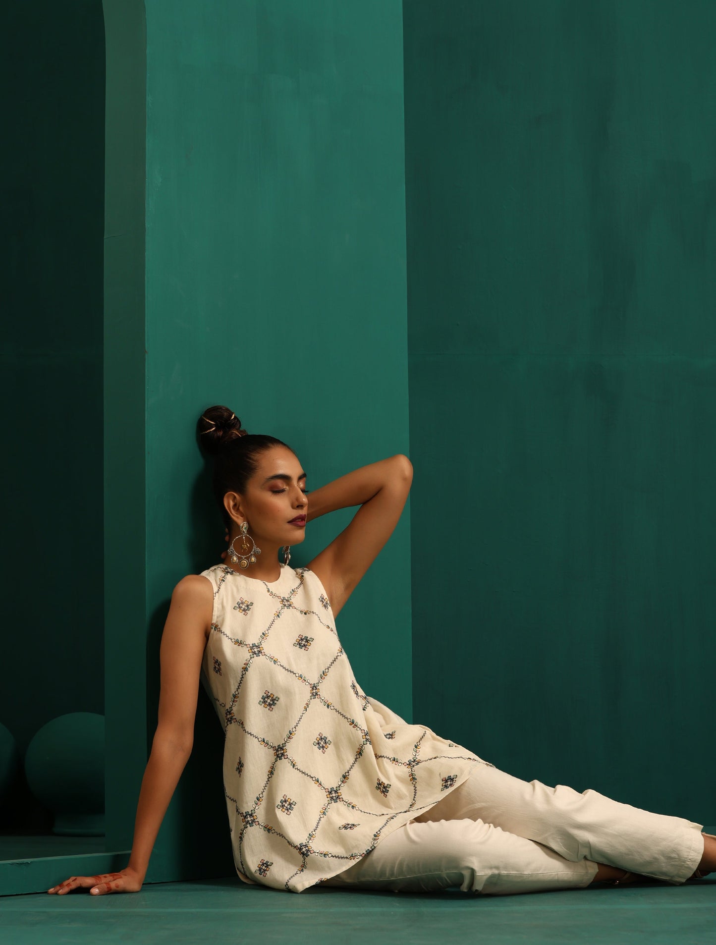 trueBrowns Ivory Rhombus Cotton Sleeveless Co-Ord Set - Swadesiicart