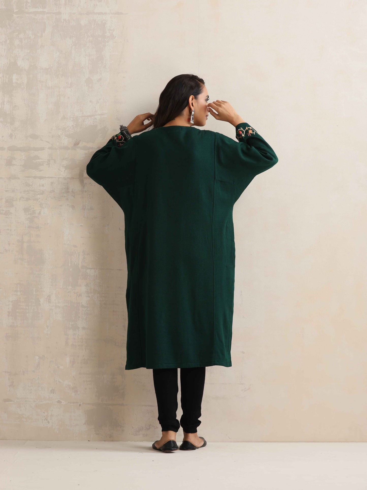 trueBrowns Green Kashmiri Embroidered Woollen Phiran Kurta | Swadesiicart