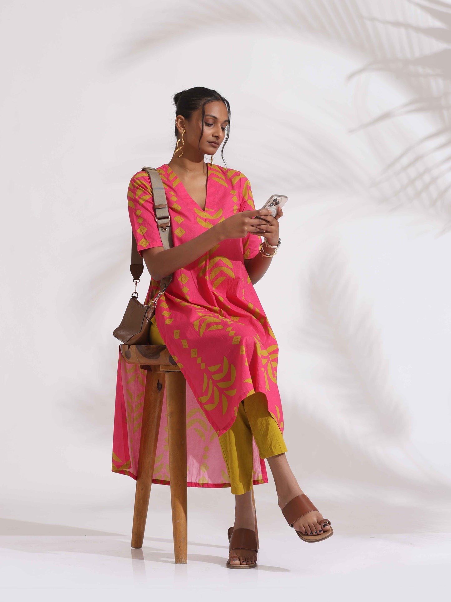 trueBrowns Pink Cotton Print A-line Kurta Set | Swadesiicart